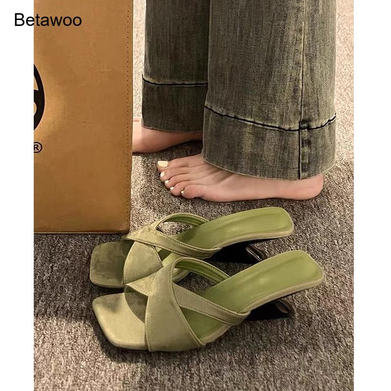 Women's Curved Block Heel Mule - огляд і ціна Sandals