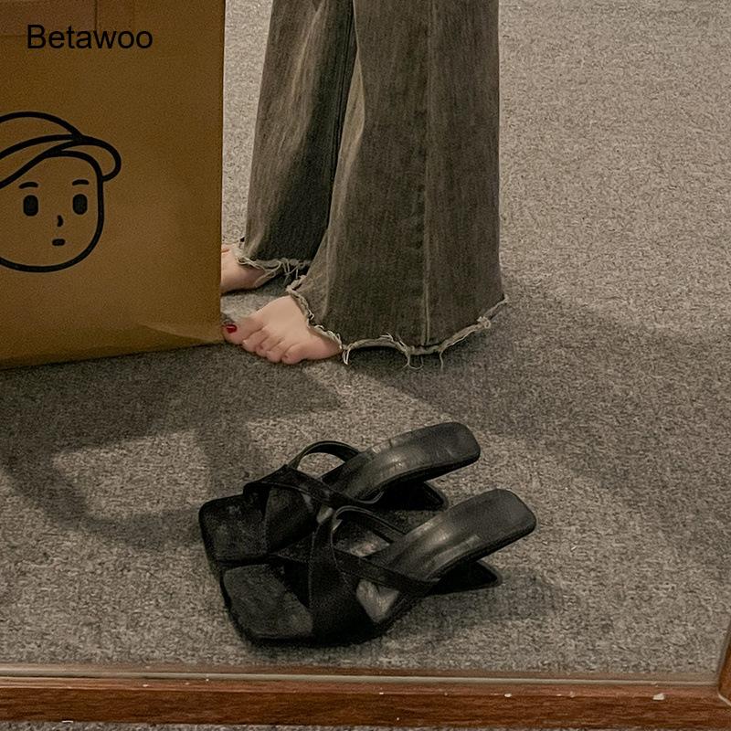 Women's Curved Block Heel Mule - огляд і ціна Sandals