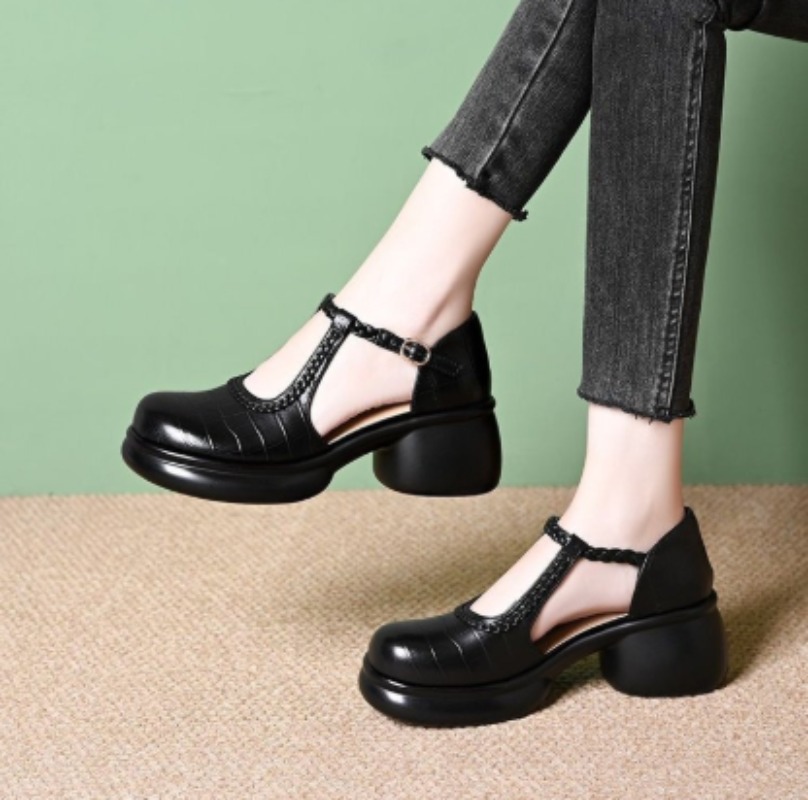 Women Black Croc‑Embossed Mary - огляд і ціна Sandals