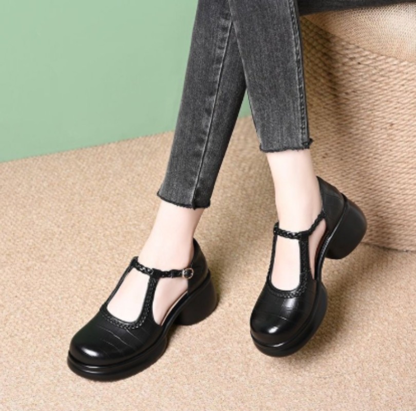 Women Black Croc‑Embossed Mary - огляд і ціна Sandals